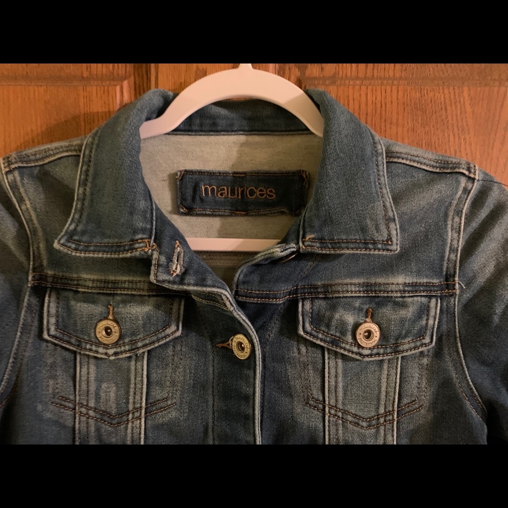 Maurices 🌟HP🌟 Women’s Small Denim Jacket - Picture 3 of 3